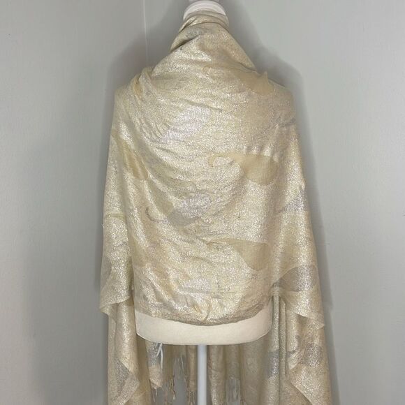 Bindya cream and metallic silver scarf.  Approx 28 inches & 80 inches long. - Picture 4 of 6